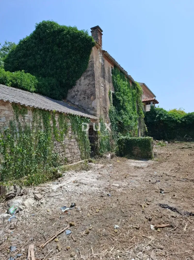 ISTRIA, BALE – three stone houses on a building plot of 7,800 m² – 2