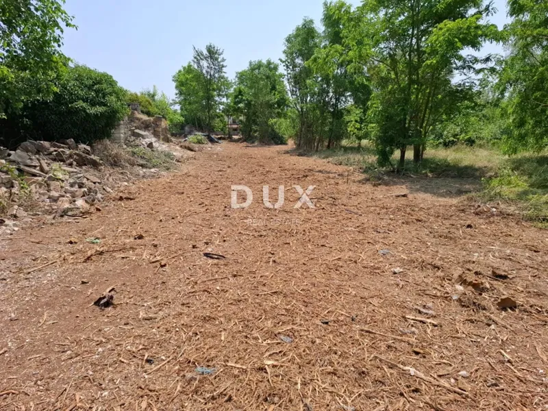 ISTRIA, BALE – three stone houses on a building plot of 7,800 m² – 3