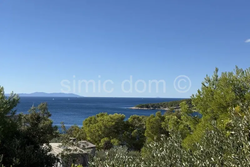 Građevinsko zemljište u T1 zoni, Brač