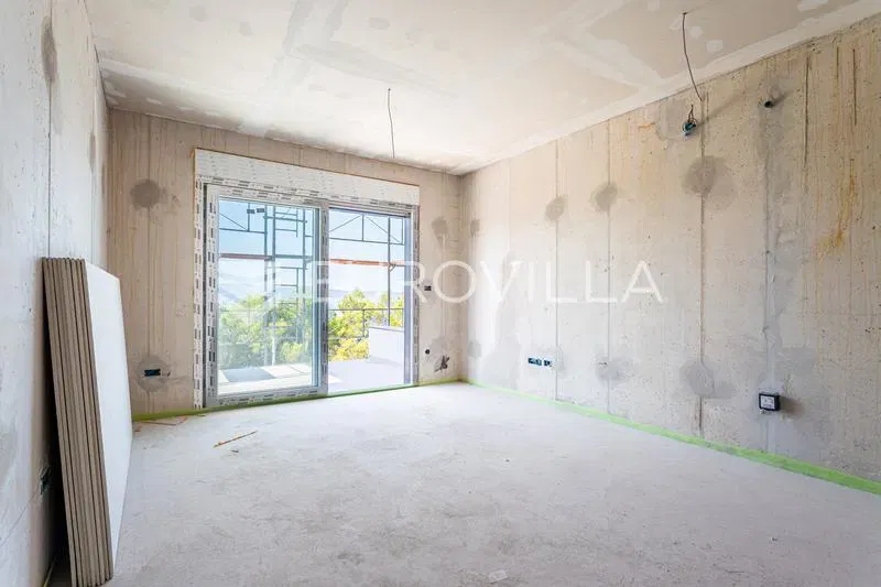 Omiš, two-bedroom apartment on the third floor with a beautiful sea view – 2