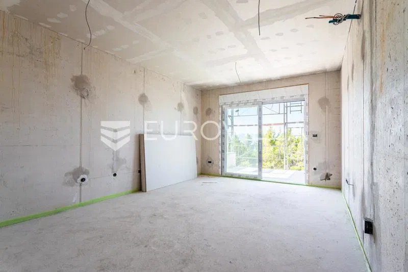 Omiš, two-bedroom apartment on the third floor with a beautiful sea view – 3