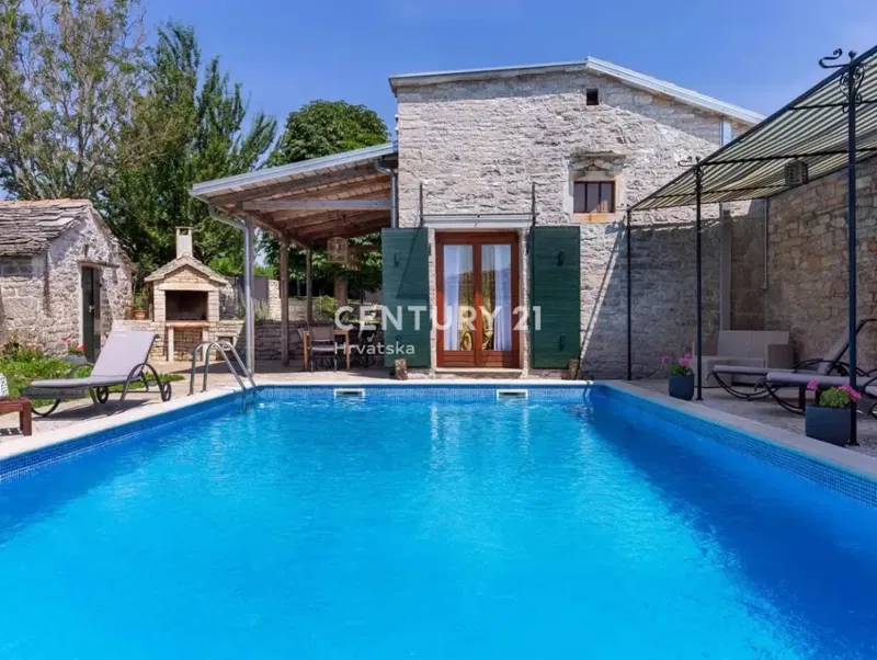 GRAČIŠĆE, STEINVILLA MIT POOL IM HERZEN ISTRIENS
