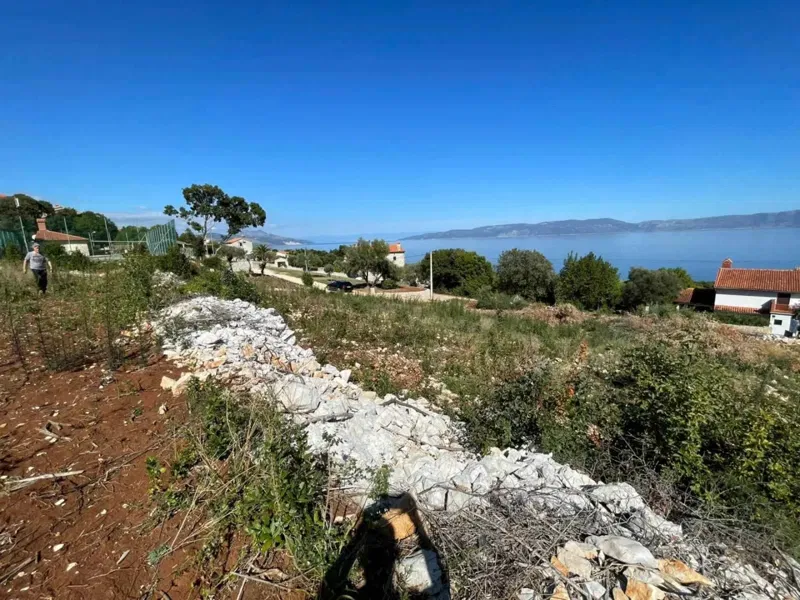 Land Ravni, Raša, 1.111m2 – 2