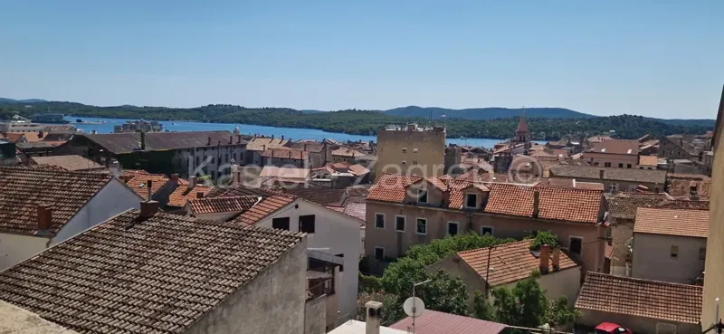 Šibenik, Varoš, kuća za adaptaciju, 350m2