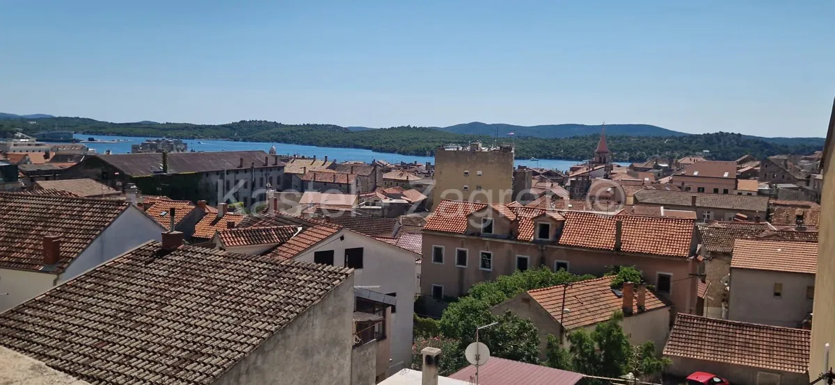 Šibenik, Varoš, kuća za adaptaciju, 350m2