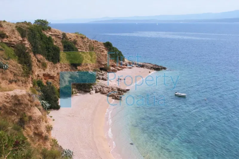 BR1498 - Land plot with a stone object near a beach, Brač, for sale – 2