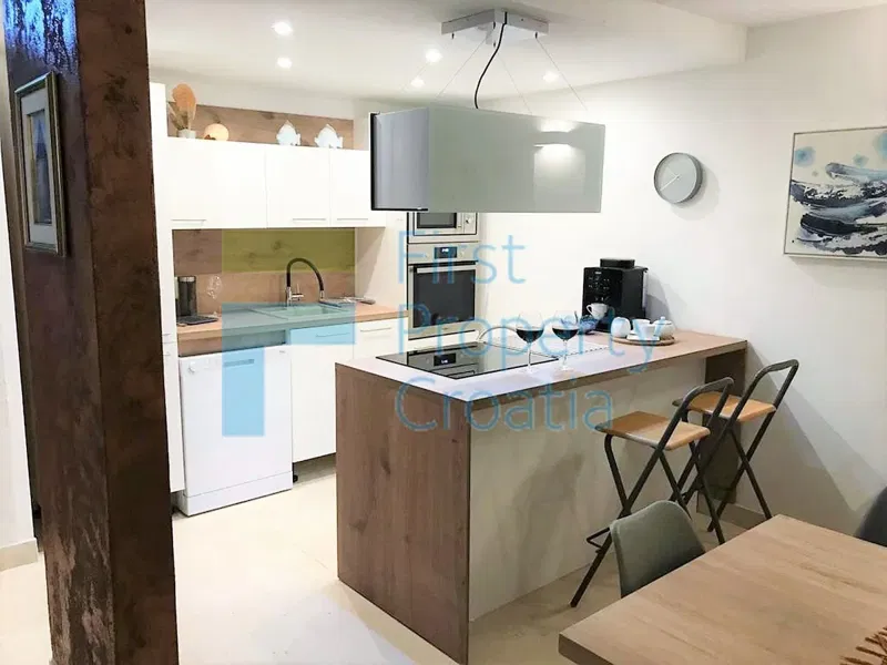 BR1641 - Prodayetsya villa na vysote 65 metrov nad naberezhnoy, Brach – 3
