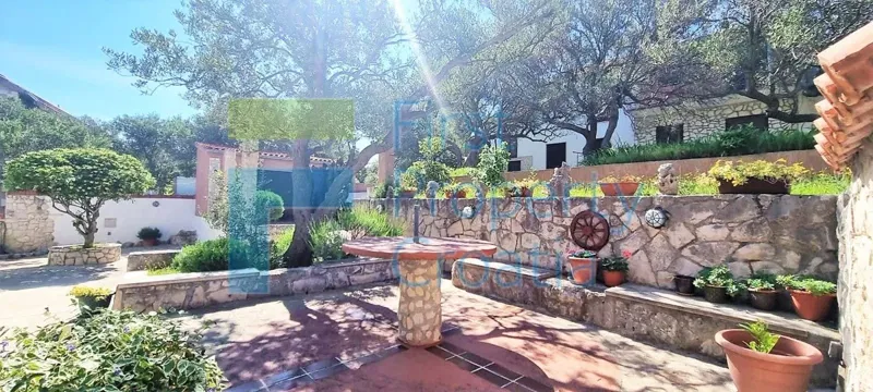 BR1650 - Apartmánový dom s výhľadom na more, Brač, na predaj – 2