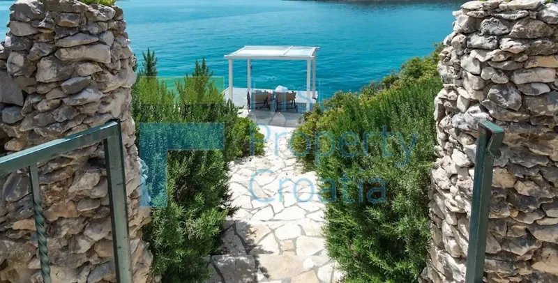 TG1642 - House in the first row in a quiet area near Trogir, for sale – 2