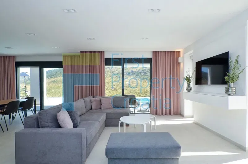 ST1566 - Villa su un ampio terreno, vicino a Spalato, in vendita – 2