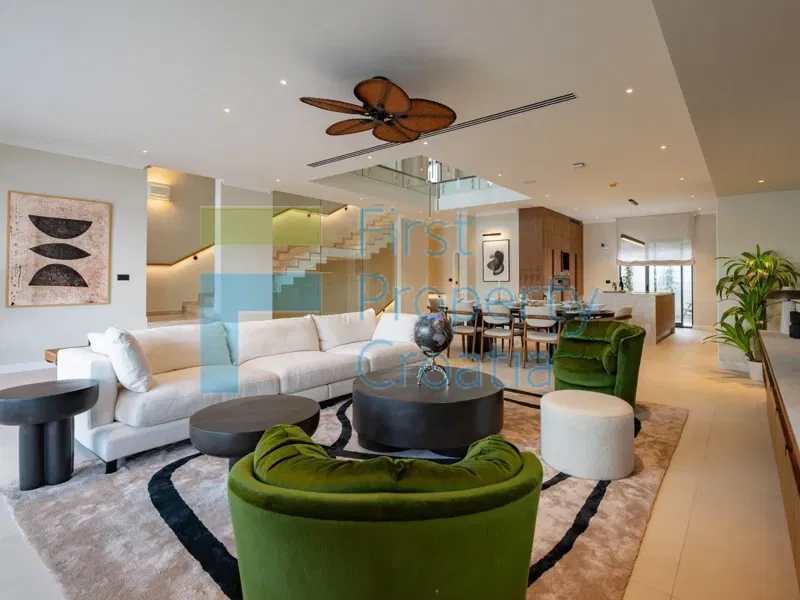 TG1652 - Seafront villas just above a pebble beach, Trogir, for sale – 2