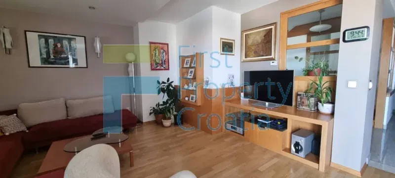 ST1666 - Villa vicino al mare alla periferia di Spalato, in vendita – 3