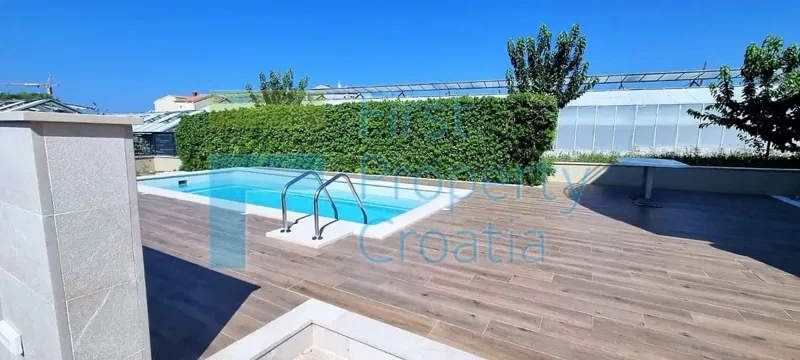 ST1666 - Villa vicino al mare alla periferia di Spalato, in vendita – 2