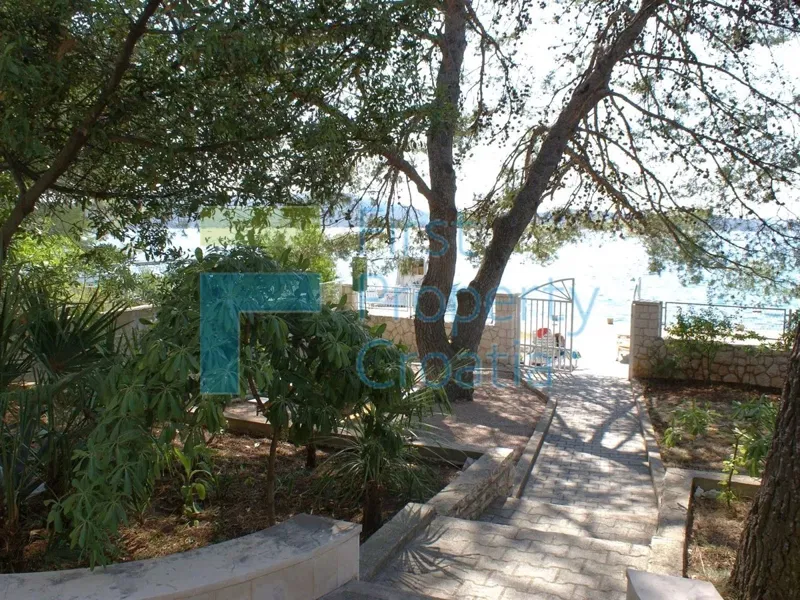 SI0591 - Casa sopra la spiaggia, vicino a Sebenico, in vendita – 2