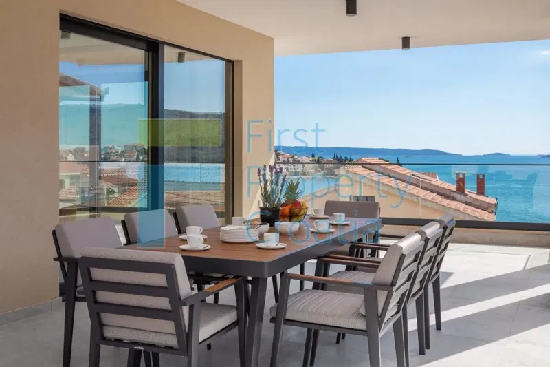 TG1655 - Villa with direct access to the sea, near Trogir, for sale – 3
