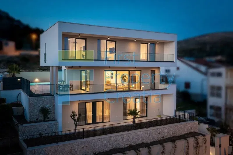 TG1655 - Villa with direct access to the sea, near Trogir, for sale – 2