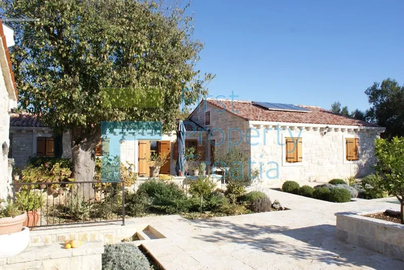 RG0824 - Stone villa with a swimming pool, Rogoznica area, for sale – 2