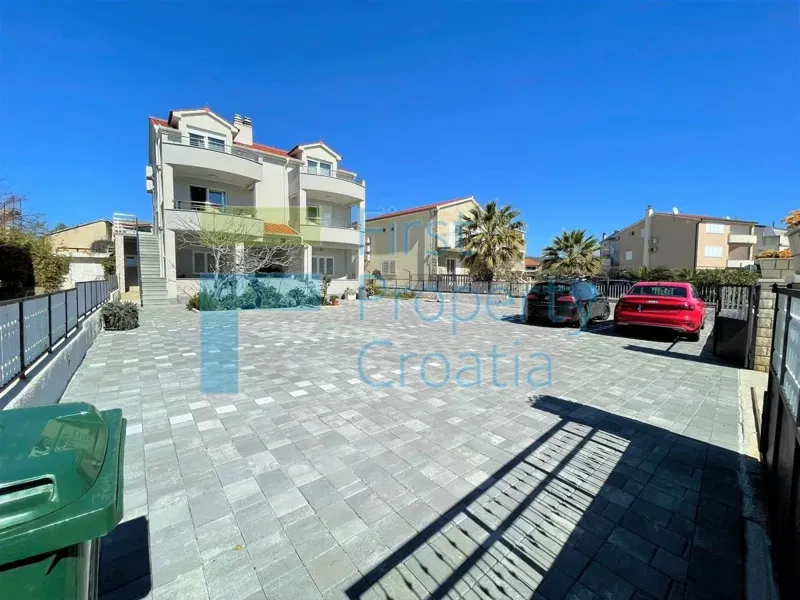 RG1638 - Apartmánový dom v prvom rade pri mori, Rogoznica, na predaj – 2