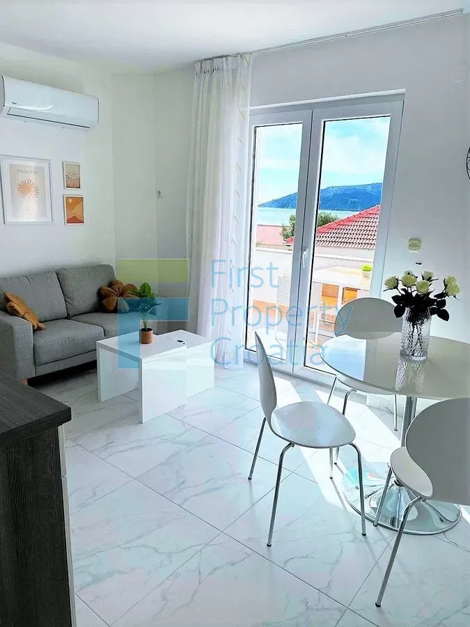 TG0233 - Spacious apartment house with swimming pool, Čiovo, for sale – 2