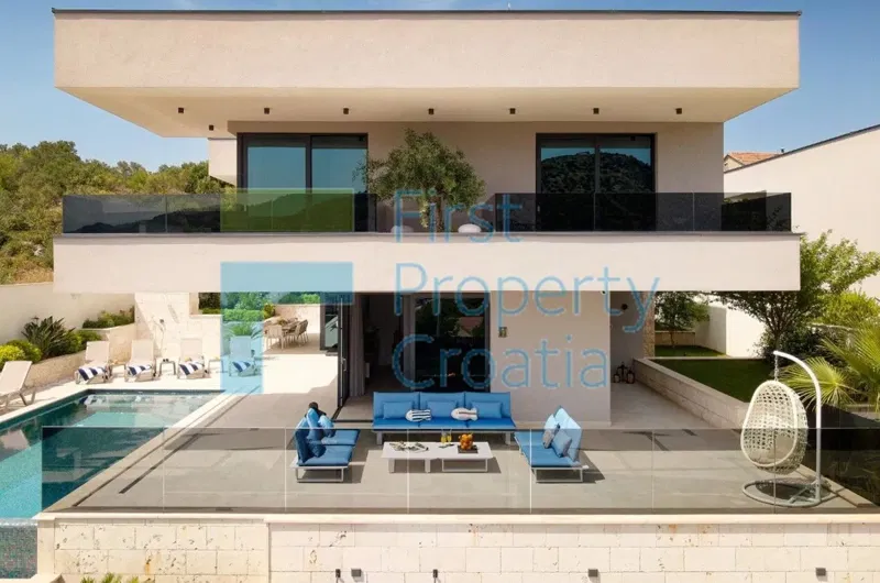 TG1706 - Luxury villa with a view of the sea, near Trogir, for sale – 2