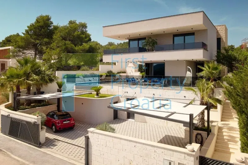 TG1706 - Luxury villa with a view of the sea, near Trogir, for sale – 3