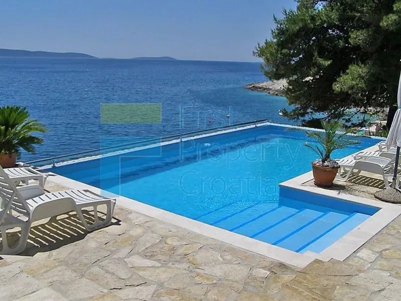 TG1009 - Villa-appartamento situata sopra il mare, Čiovo, in vendita – 3