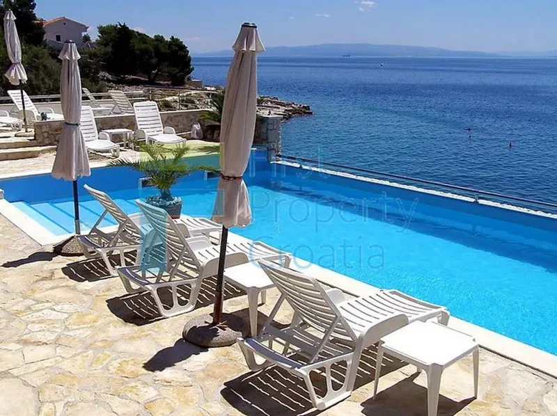 TG1009 - Villa-appartamento situata sopra il mare, Čiovo, in vendita – 2