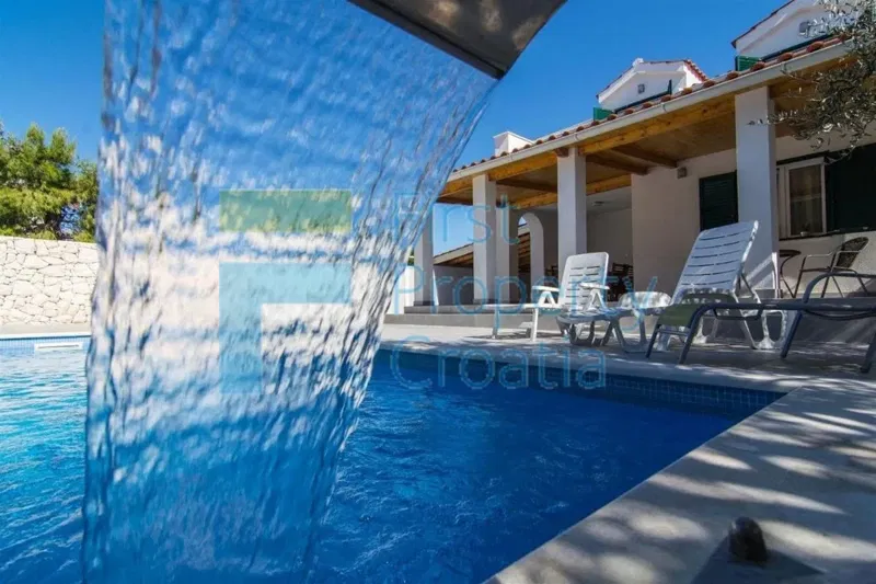 TG1589 - Villa nelle vicinanze del mare, zona Trogir, in vendita – 2
