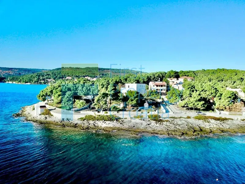 BR1731 - Casa molto spaziosa in seconda fila al mare, Brač, in vendita – 2