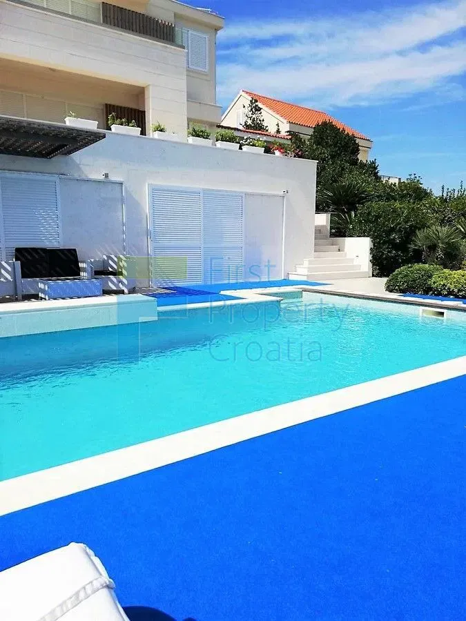 RG1406 – Seafront villa in the vicinity of Rogoznica, for sale – 2