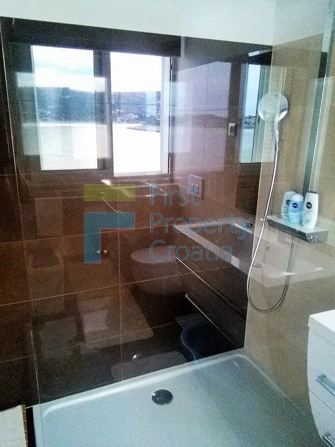 RG1406 – Seafront villa in the vicinity of Rogoznica, for sale – 3