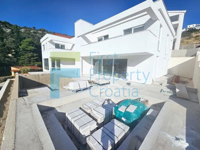 TG1619 - Villa al mare situata in una baia, vicino a Trogir, in vendit – 2