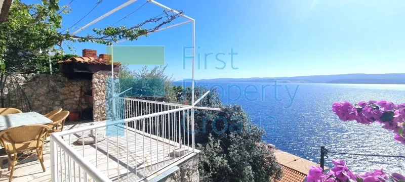 OM1681 - House just 50m from the sea, vicinity of Omiš, for sale – 2