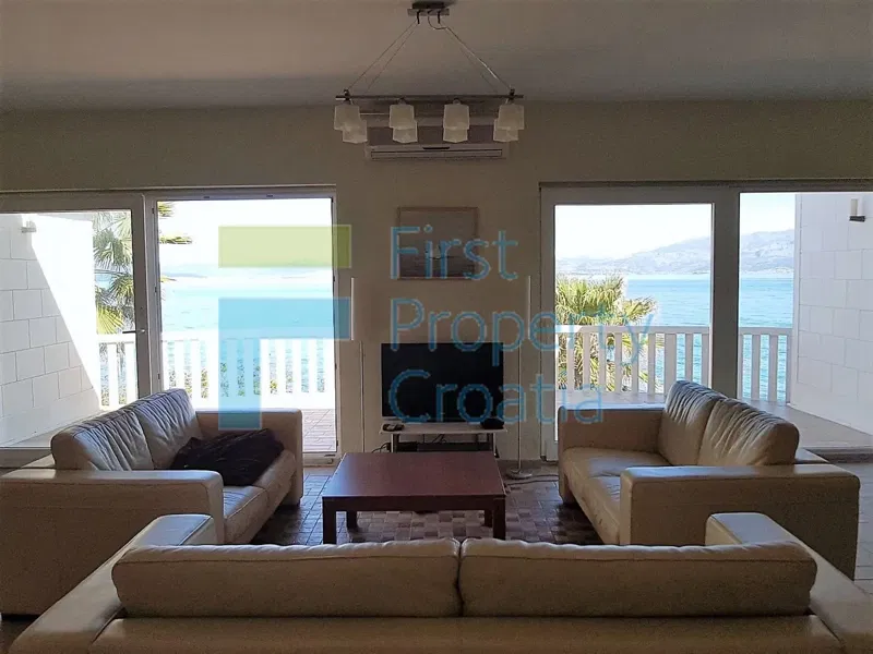 BR1287 - Spacious villa in the first row to the sea, Brač, for sale – 3