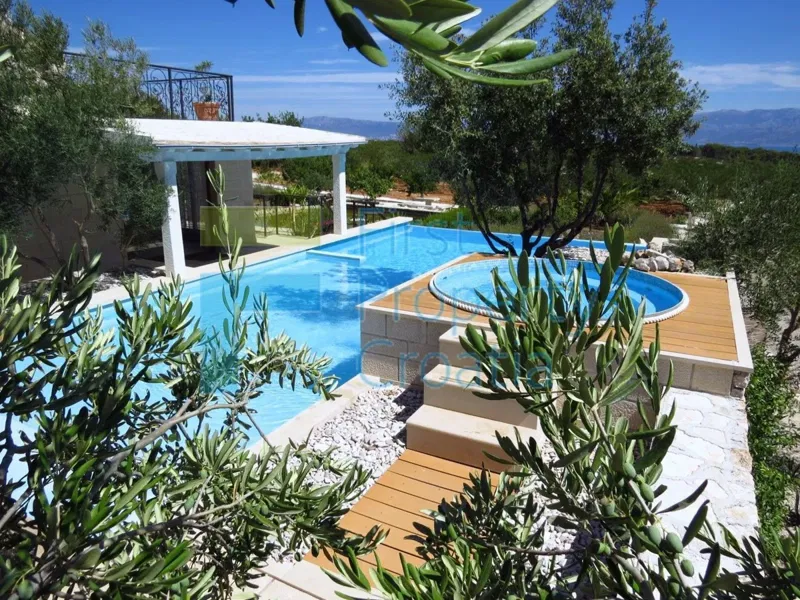 BR1114 - Villa in a quiet area on a large plot, Brač, for sale – 3
