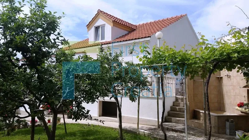 BR1074 - Casa vicino al mare su un terreno grande, Brač, in vendita – 2