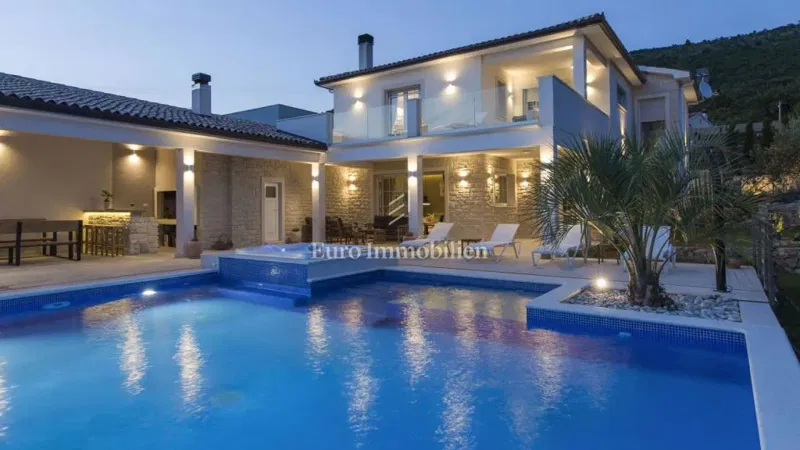 Luxury villa with pool and sea view near Labin – 2