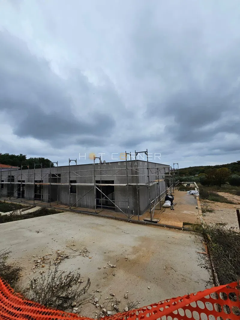 Investicijska prilika: dvije kuće u gabaritima s bazenima blizu Rovinja – 3