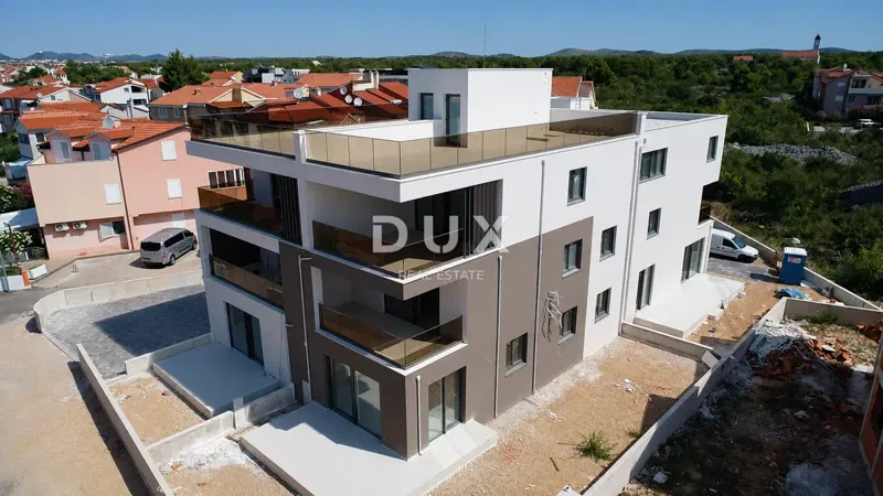 VODICE, SRIMA – Apartment with 3 bedrooms and a 125 m² garden, 70 m from the beach – 2