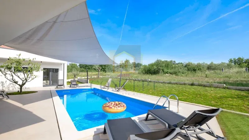 Rovinj, Surroundings, Detached Single-Story House with Pool in a Quiet Location – 3