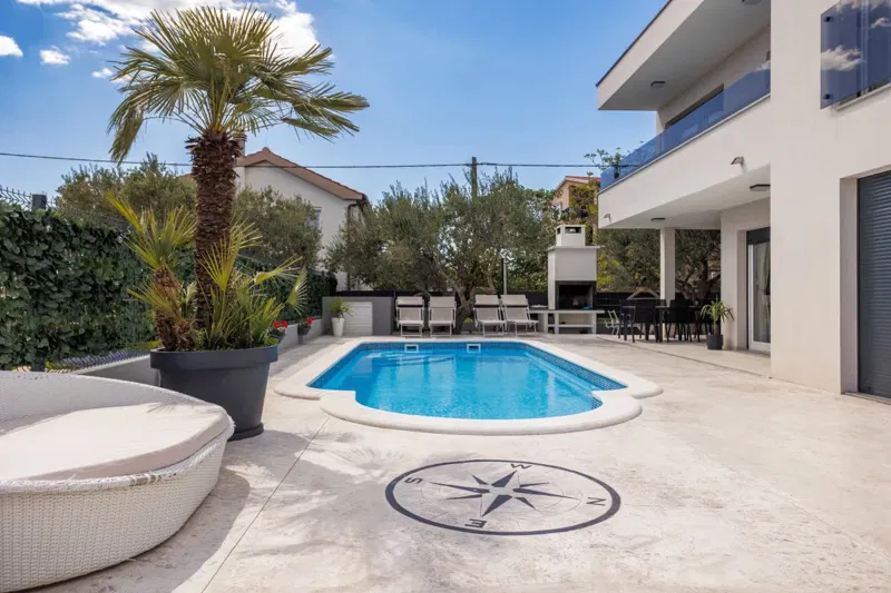 Modern villa with swimming pool – 2