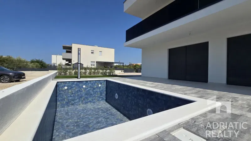 Vodice, nuova costruzione, moderna casa bifamiliare con garage e piscina – 2