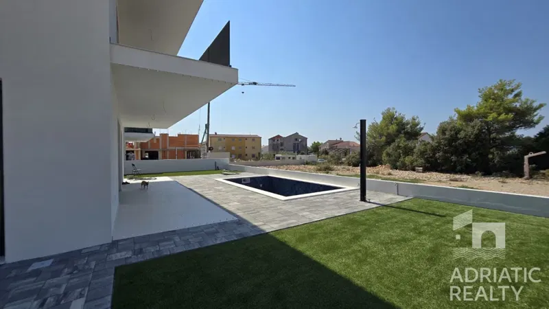 Vodice, nuova costruzione, moderna casa bifamiliare con garage e piscina – 3