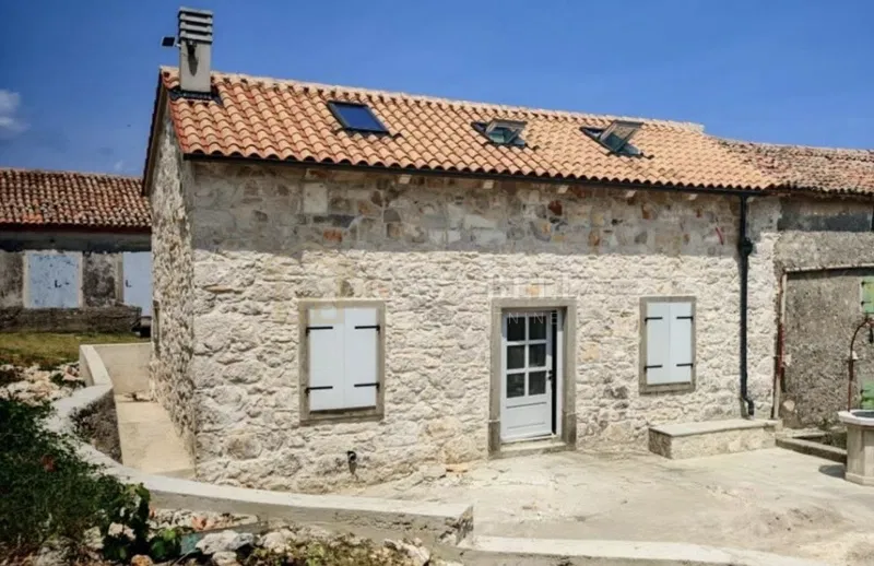 Labin, Kuća, 90m2, okućnica 60m2, poljoprivredno zemljište 729+ pomoćni objekt – 2
