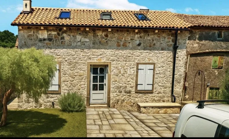 Labin, Kuća, 90m2, okućnica 60m2, poljoprivredno zemljište 729+ pomoćni objekt – 3