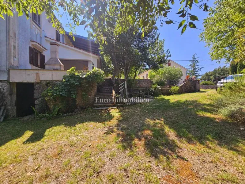 Casa a Krk con ampio giardino, potenziale! – 2