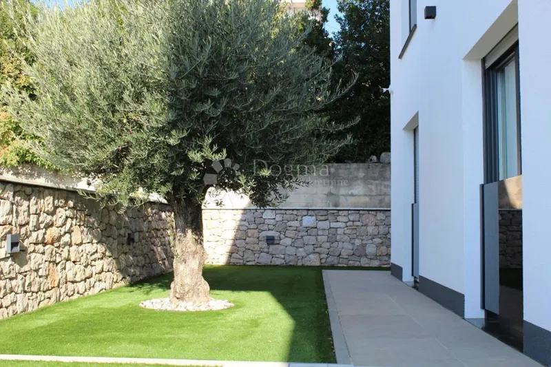 Casa Novi Vinodolski, 400m2 – 3
