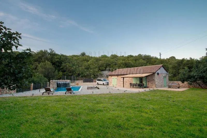 Incantevole villa con giardino e piscina! – 3