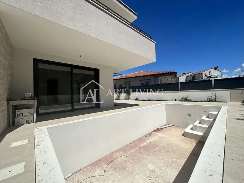 UMAG - MODERNES DOPPELHAUS MIT POOL – NEUBAU NUR 300 M VOM MEER ENTFERNT – 3