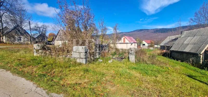 Krasno - house for renovation with land and two buildings – 3